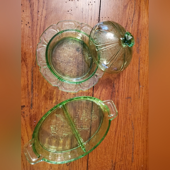 Vintage green glass serving dishes - Picture 2 of 3